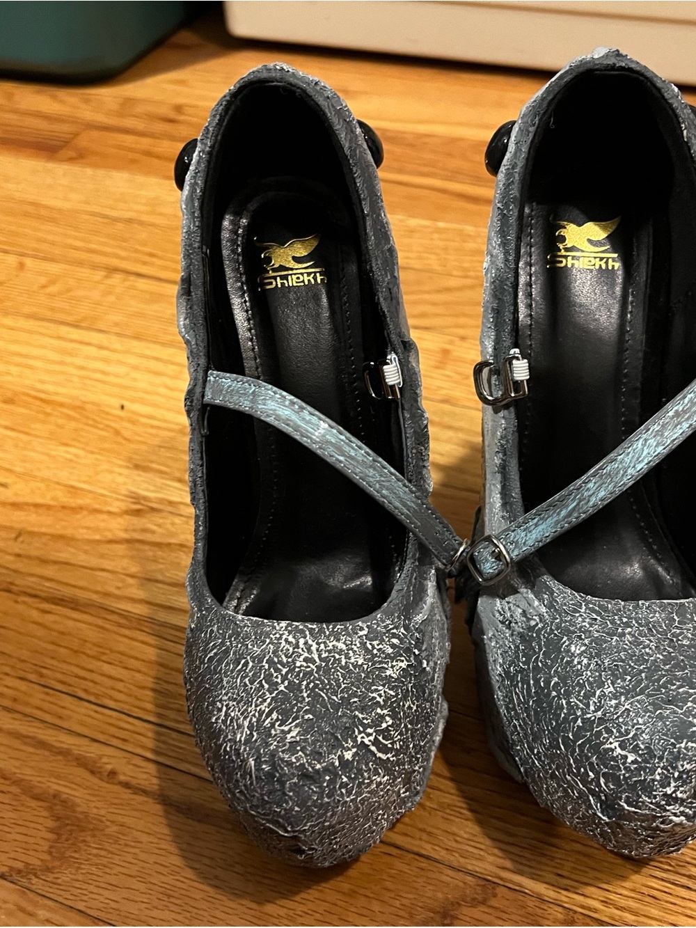 RARE Unique Shark Heelless Horror Custom Heels, size 5-6 - Picture 4 of 6